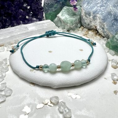 Bransoletka Spokoju Oceanów z amazonitu i fluorytu morskiego na morskim sznurku.