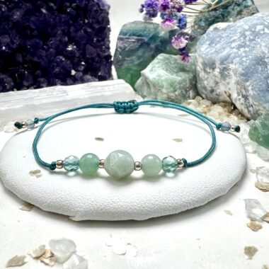 Bransoletka Spokoju Fal z amazonitu i fluorytu morskiego na morskim sznurku.