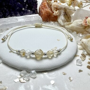 Bransoletka Promień Słońca z cytrynu na sznurku w odcieniu ecru.