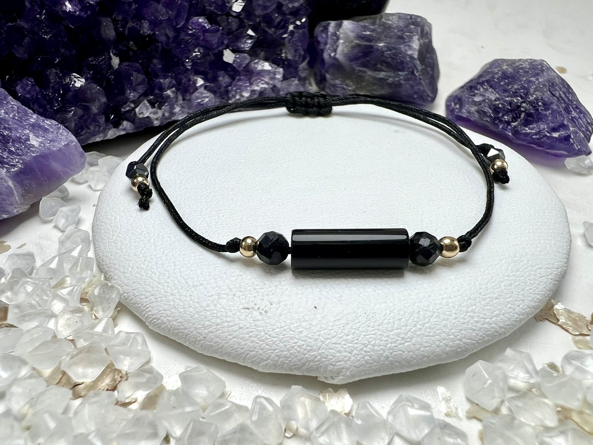 Bransoletka Ciszy i Ochrony z cylindrycznym Onykiem.